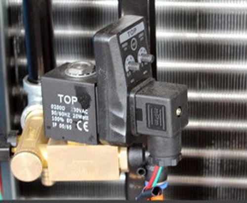 Automatic drain valve