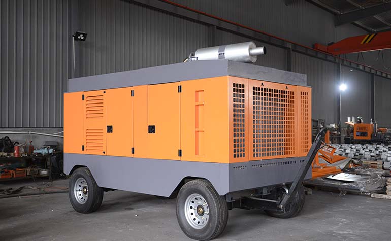 Mobile diesel screw air compressor